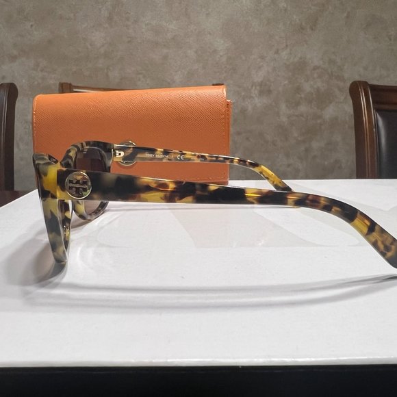 Tory Burch Sunglasses - Picture 4 of 9